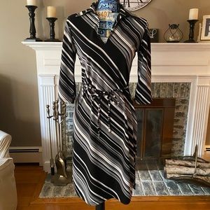 🌺BOGO🌺 Express Striped dress-work or play!